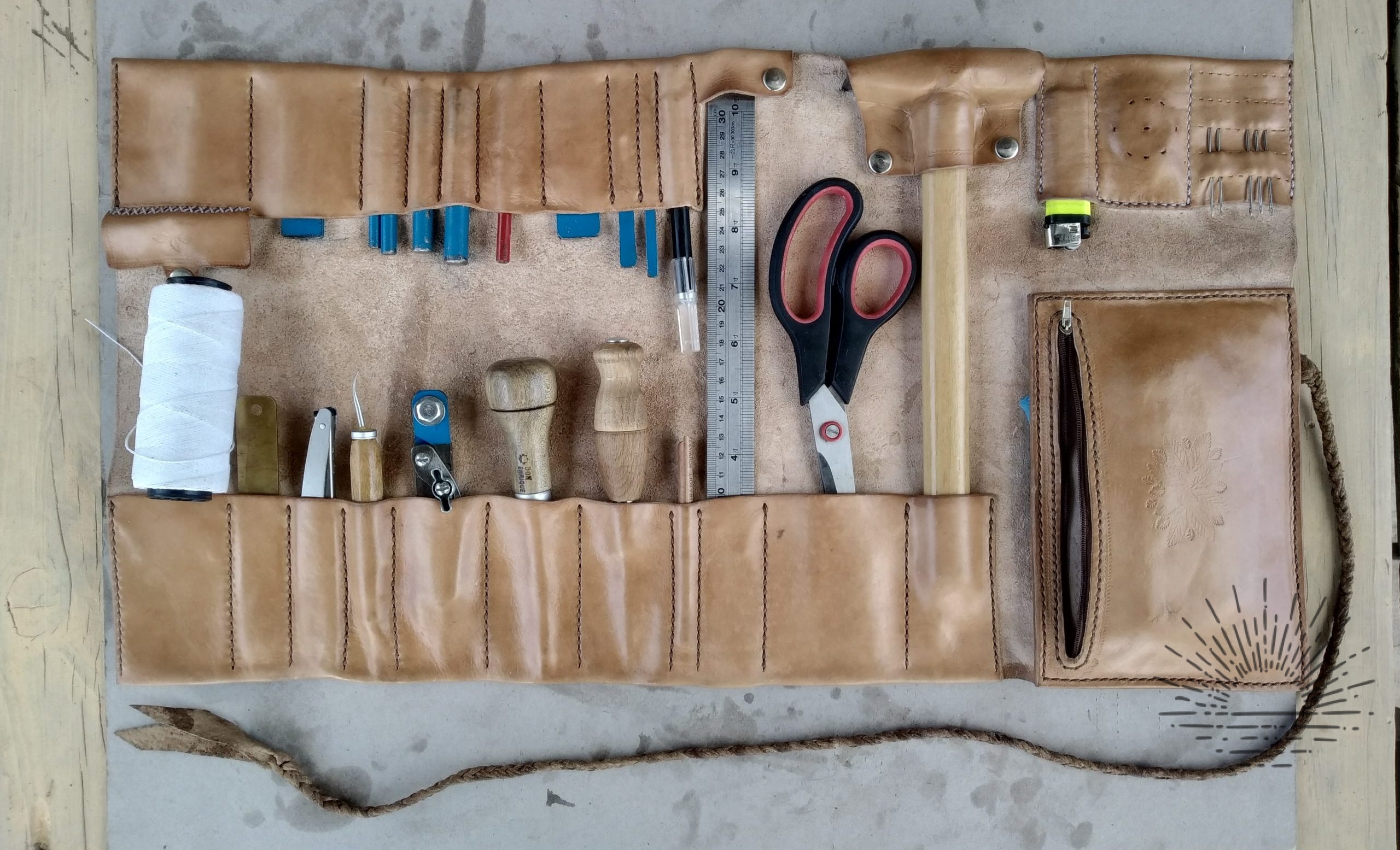 Trousse d'outils en cuir avec ceinturon - Set Bugnard 